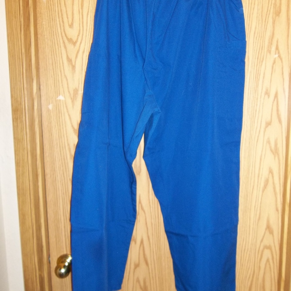 Scrub Top / Pants set - Picture 4 of 4